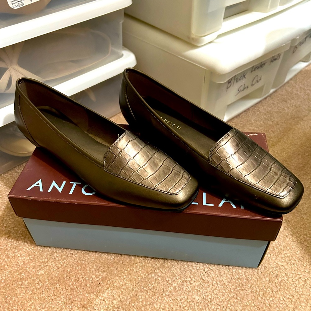 Ladies shoes 8.5